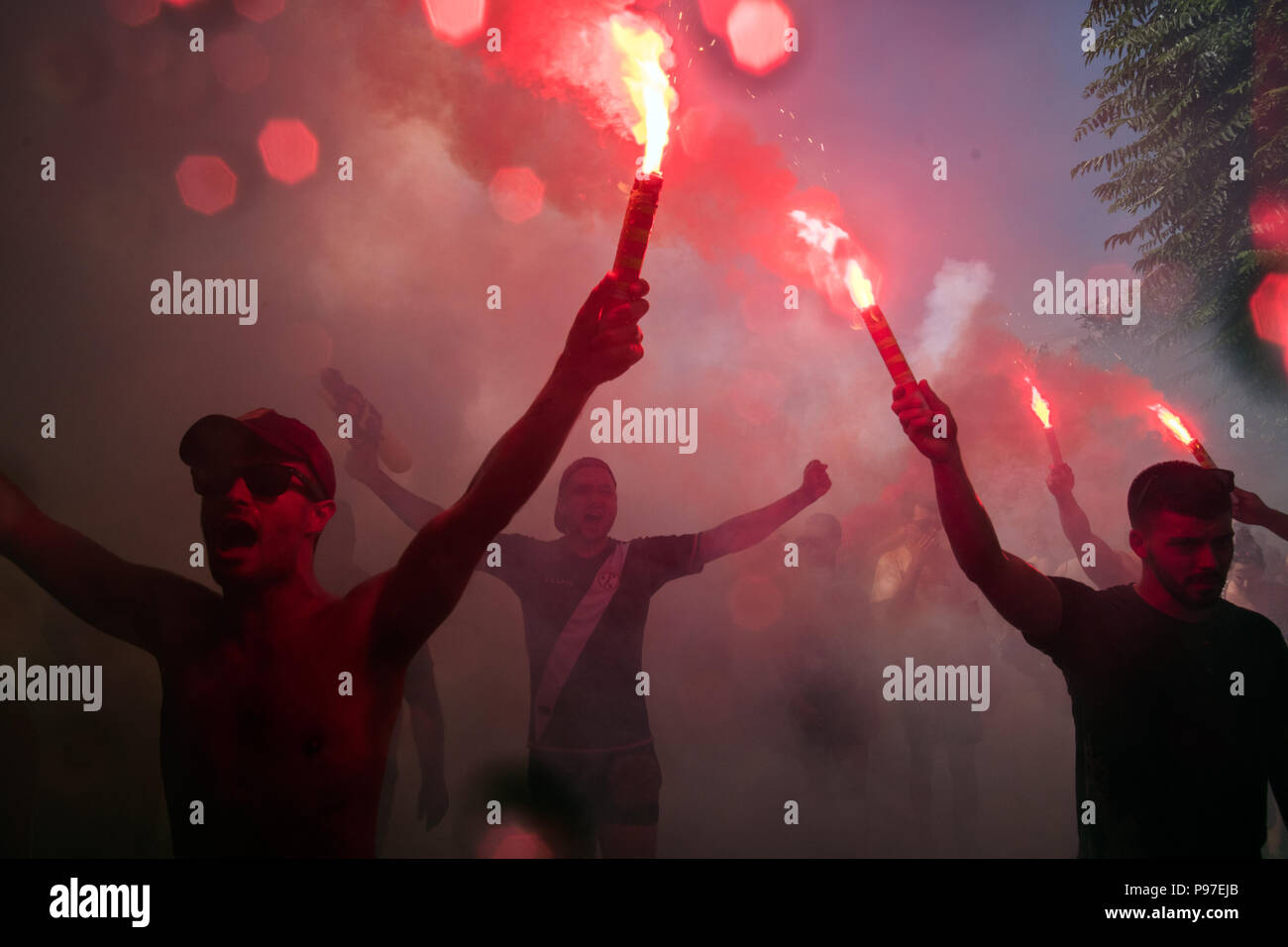 Madrid, Spain. 15th July, 2018. Rayo Vallecano fans ('Bukaneros') shooting with flares during the annual water fight known as 'Batalla Naval' in Vallecas neighborhood, where thousands of people gathered to play with water, in Madrid, Spain. Credit: Marcos del Mazo/Alamy Live News Stock Photo