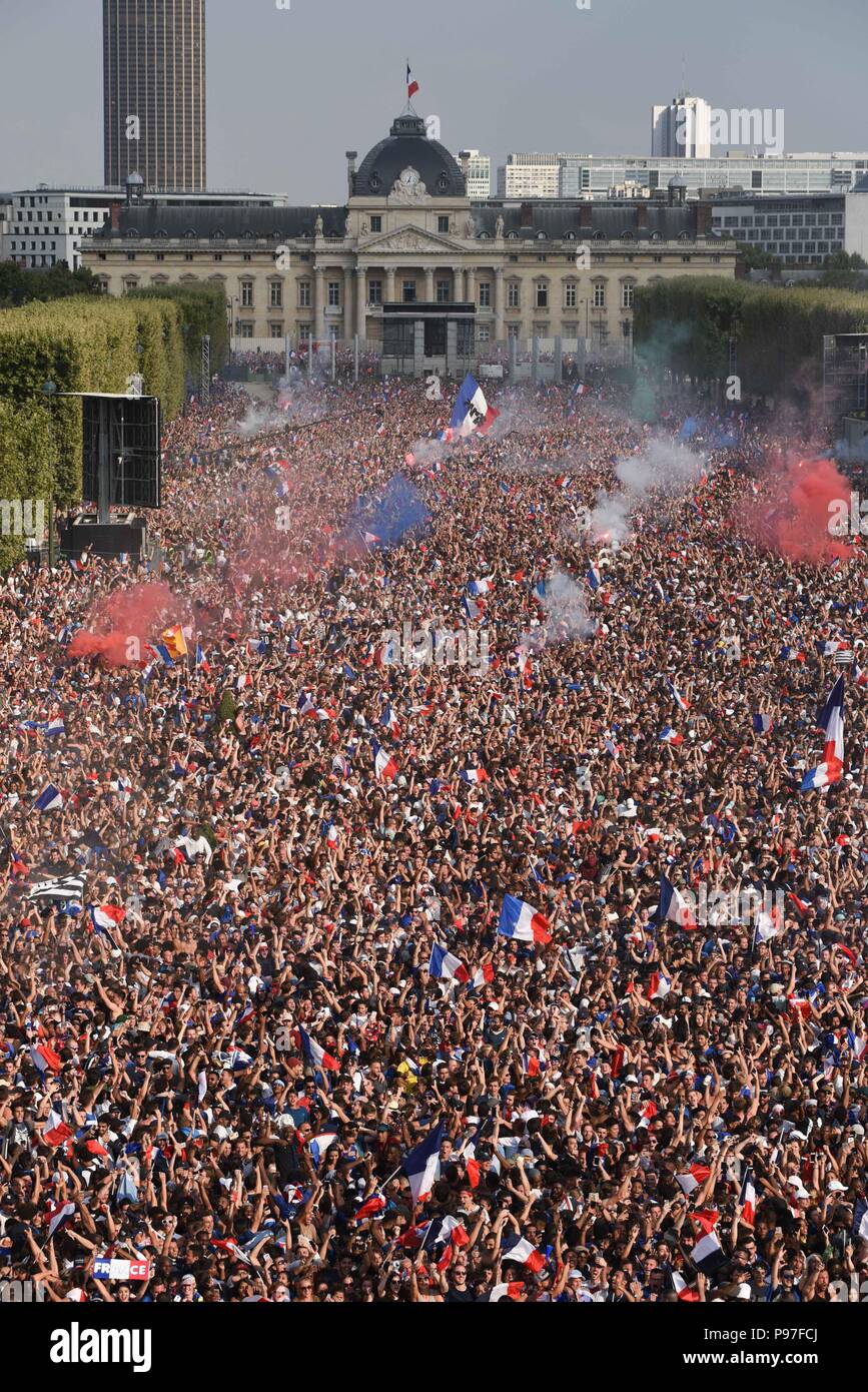 Paris France 15th July 18 Supporters Of The French Football Team At The Champ De Mars Fan Zone Celebrate As France Win Its World Cup Final Against Croatia 4 2 Des Supporters De L Equipe De