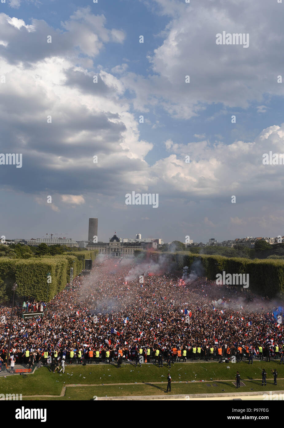 Paris France 15th July 2018 Supporters Of The French Football Team At The Champ De Mars Fan Zone Celebrate As France Win Its World Cup Final Against Croatia 4 2 Des Supporters De L Equipe De