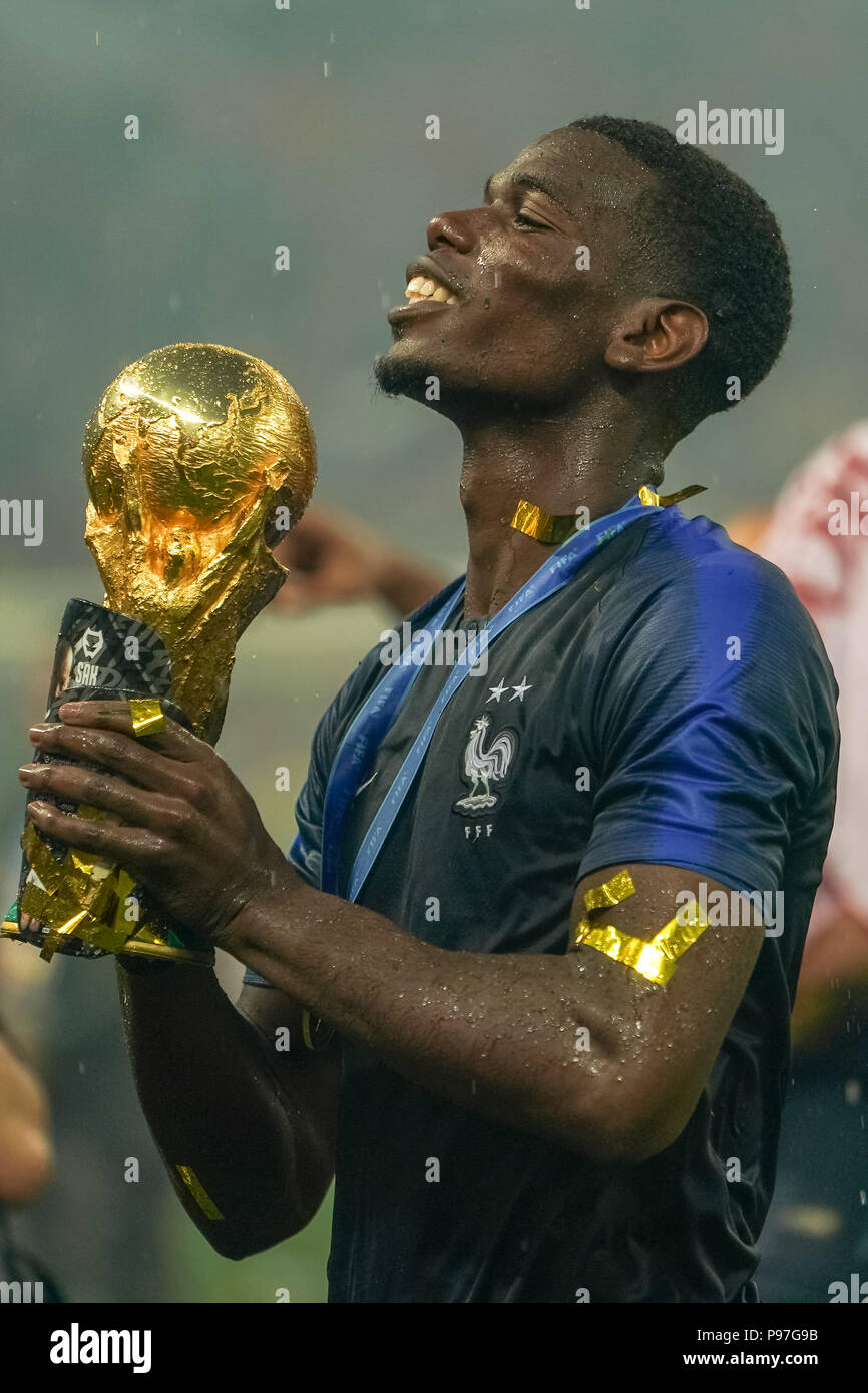 Moscow, Russia. 15th July 2018. Paul Pogba of France with the gold at Luzhniki Stadium during the final between Franceand Croatia during the 2018 World Cup. Ulrik Pedersen/CSM Credit: Cal Sport Media/Alamy Live News Stock Photo