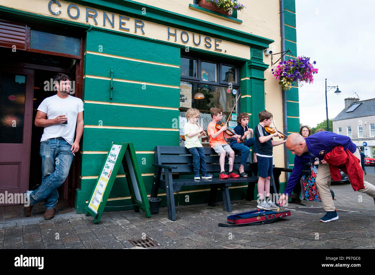 Ardara, County Donegal, Ireland. 15th July 2018. Young musicians keep up the traditions in the street outside of a bar in Ireland's north-west. Traditional Irish music has a long history here. Credit: Richard Wayman/Alamy Live News Stock Photo
