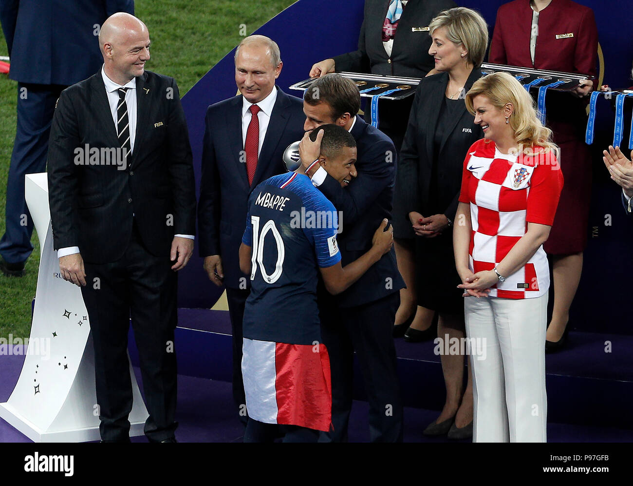Moscow, Russia. 15th July 2018. Emmanuel Macron embraces Kylian MBAPPE from France in front of FIFA President Gianni Infantino, Russian President Vladimir Putin and Croatia&#3President ent Kolinda Grabar-Kitarovic during a match between France and Croatia valid for the 2018 World Cup final held at the Luzhniki Stadium in Moscow, Russia. (Photo: Rodolfo Buhrer/La Imagem/Fotoarena) Credit: Foto Arena LTDA/Alamy Live News Stock Photo