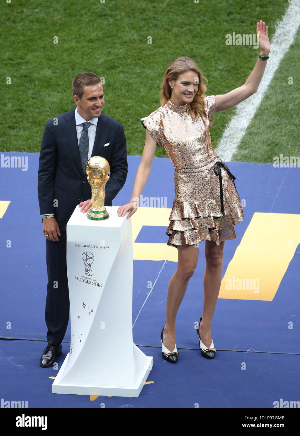 Luzhniki Stadium, Moscow, Russia. 15th July, 2018. FIFA World Cup Football Final, France versus Croatia; Philipp Lahm (World Champion 2014 Germany) presents the World Cup trophy Credit: Action Plus Sports/Alamy Live News