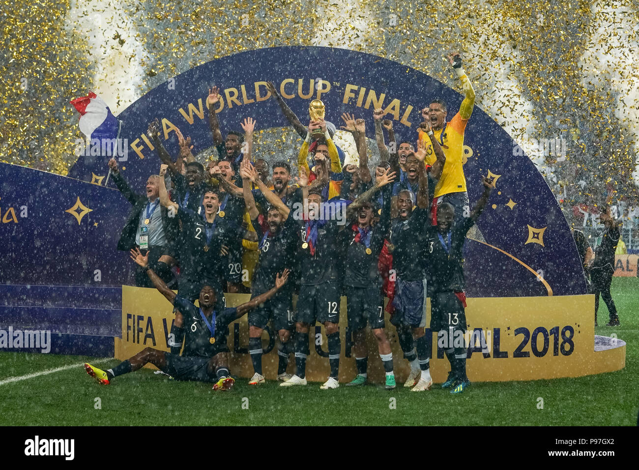 Moscow, Russia. 15th July 2018. French team getting the gold medal at Luzhniki Stadium during the final between Franceand Croatia during the 2018 World Cup. Ulrik Pedersen/CSM Credit: Cal Sport Media/Alamy Live News Stock Photo