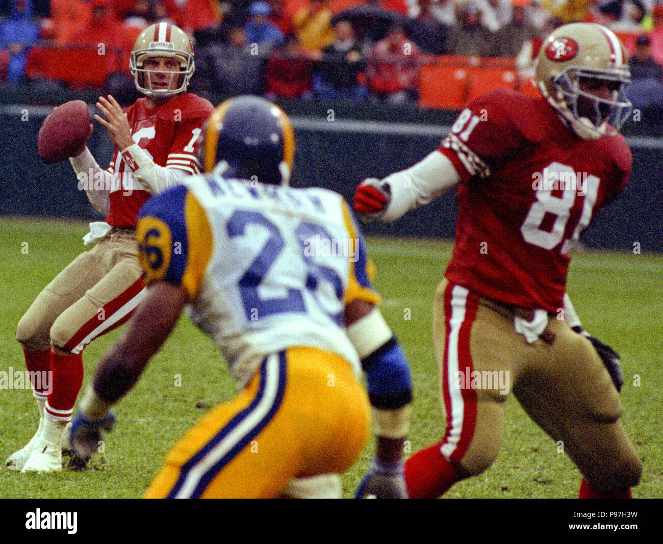 San Francisco, California, USA. 19th Nov, 1989. San Francisco 49ers vs Green  Bay Packers at Candlestick Park Sunday, November 19, 1989. Packers beat  49ers 21-17. Packer quarterback Don Majkowski (7) and Guard