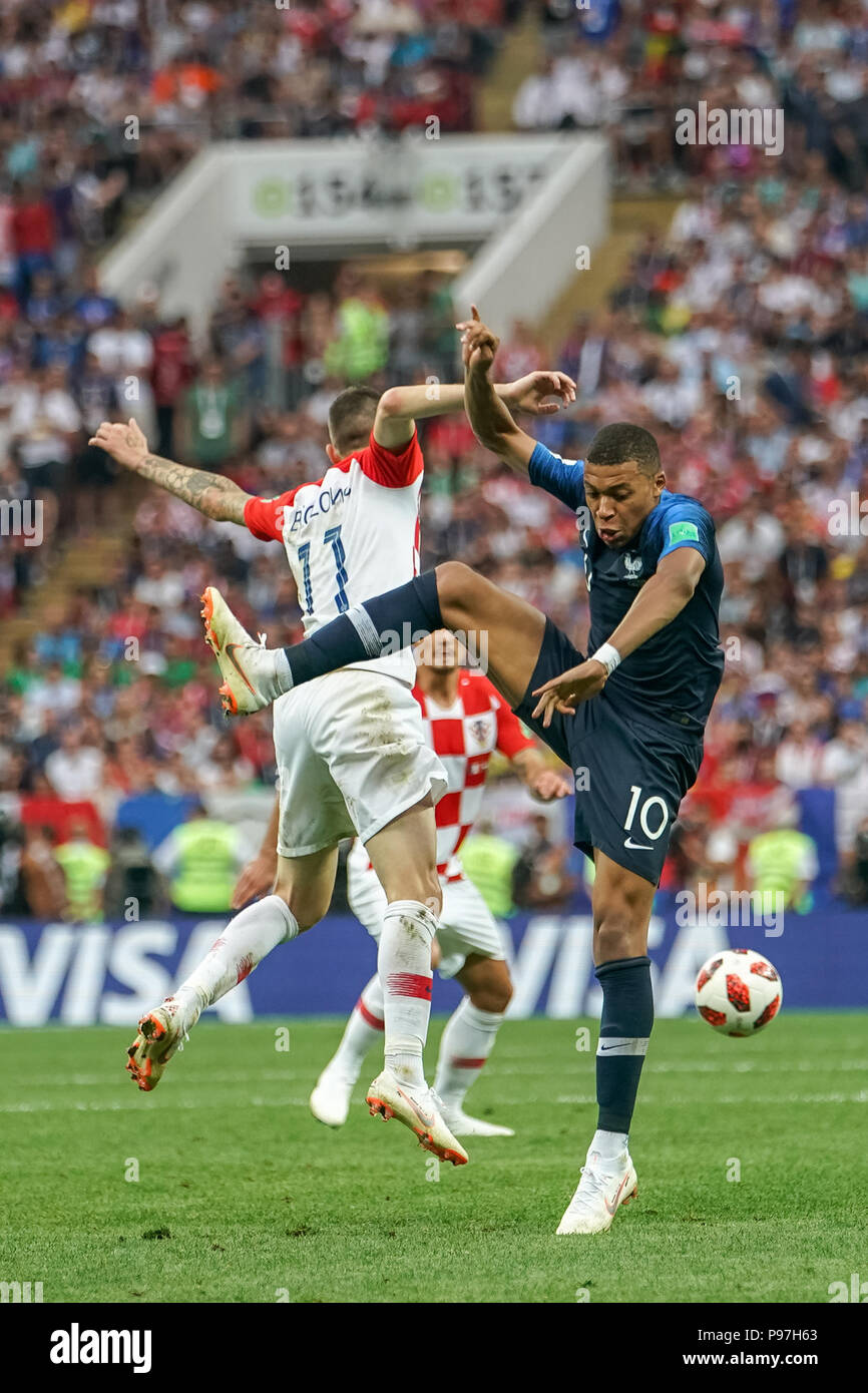 Moscow, Russia. 15th July 2018. Kylian Mbappe of France and Marcelo Brozovic of Croatia fighting for the ball at Luzhniki Stadium during the final between Franceand Croatia during the 2018 World Cup. Ulrik Pedersen/CSM Credit: Cal Sport Media/Alamy Live News Stock Photo