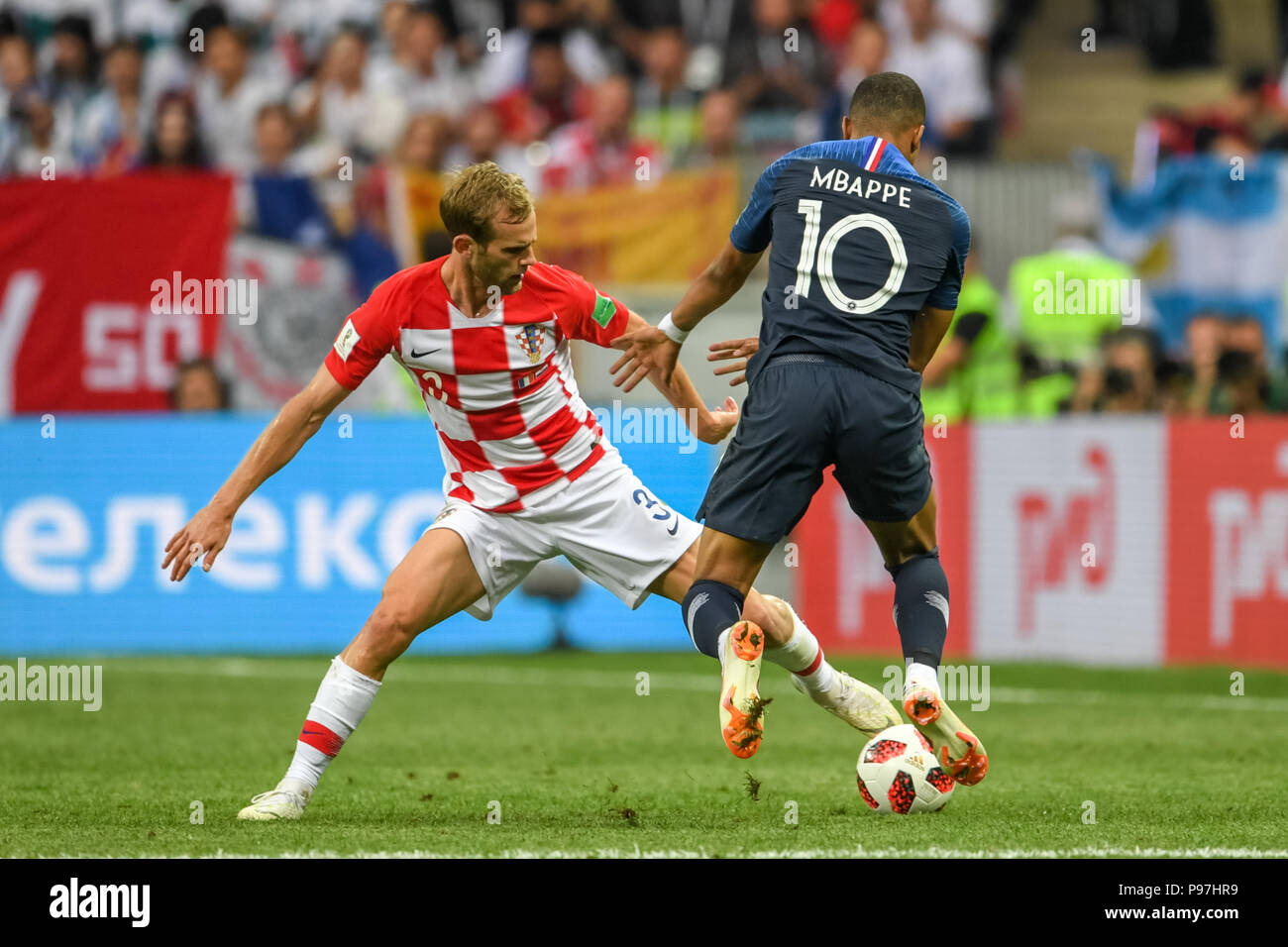 Moscow, Russia. 15th July 2018. Kylian Mbappe of France dribbling at Luzhniki Stadium during the final between Franceand Croatia during the 2018 World Cup. Ulrik Pedersen/CSM Credit: Cal Sport Media/Alamy Live News Stock Photo