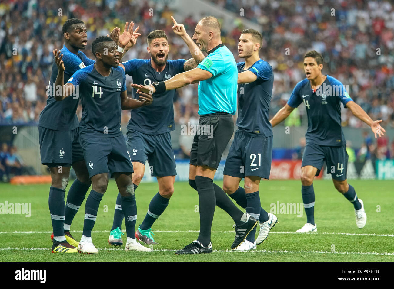 Moscow, Russia. 15th July 2018. French team, Blaise Matuidi of France, Olivier Giroud of France, Lucas Hernandez of France, Samuel Umtiti of France and Raphael Varane of France signaling handball at Luzhniki Stadium during the final between Franceand Croatia during the 2018 World Cup. Ulrik Pedersen/CSM Credit: Cal Sport Media/Alamy Live News Stock Photo