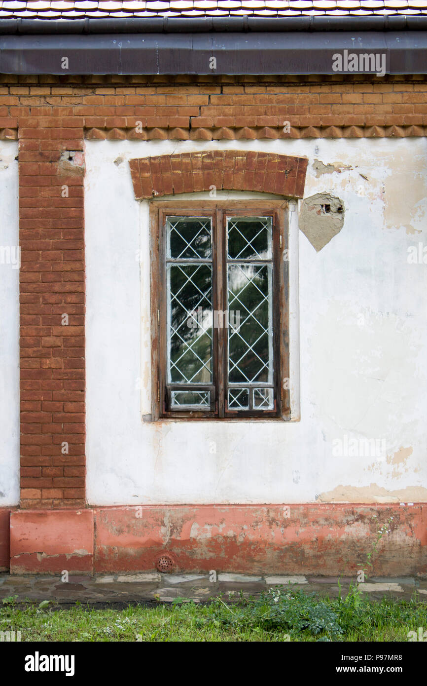 A window with a lattice of an ancient building Stock Photo - Alamy