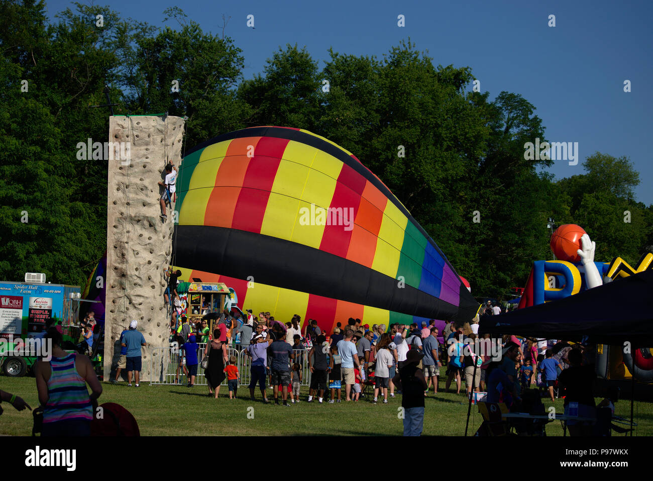 Crowds at Southern Maryland Balloon Festival Stock Photo Alamy