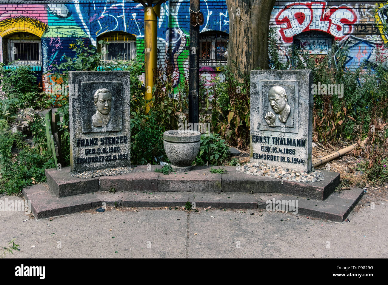 Berlin-Friedrichshain, RAW Gelände. Monument in memory of the communist parliamentarians Franz Stenzer & ErnstThälmann, who were murdered by Nazis Stock Photo