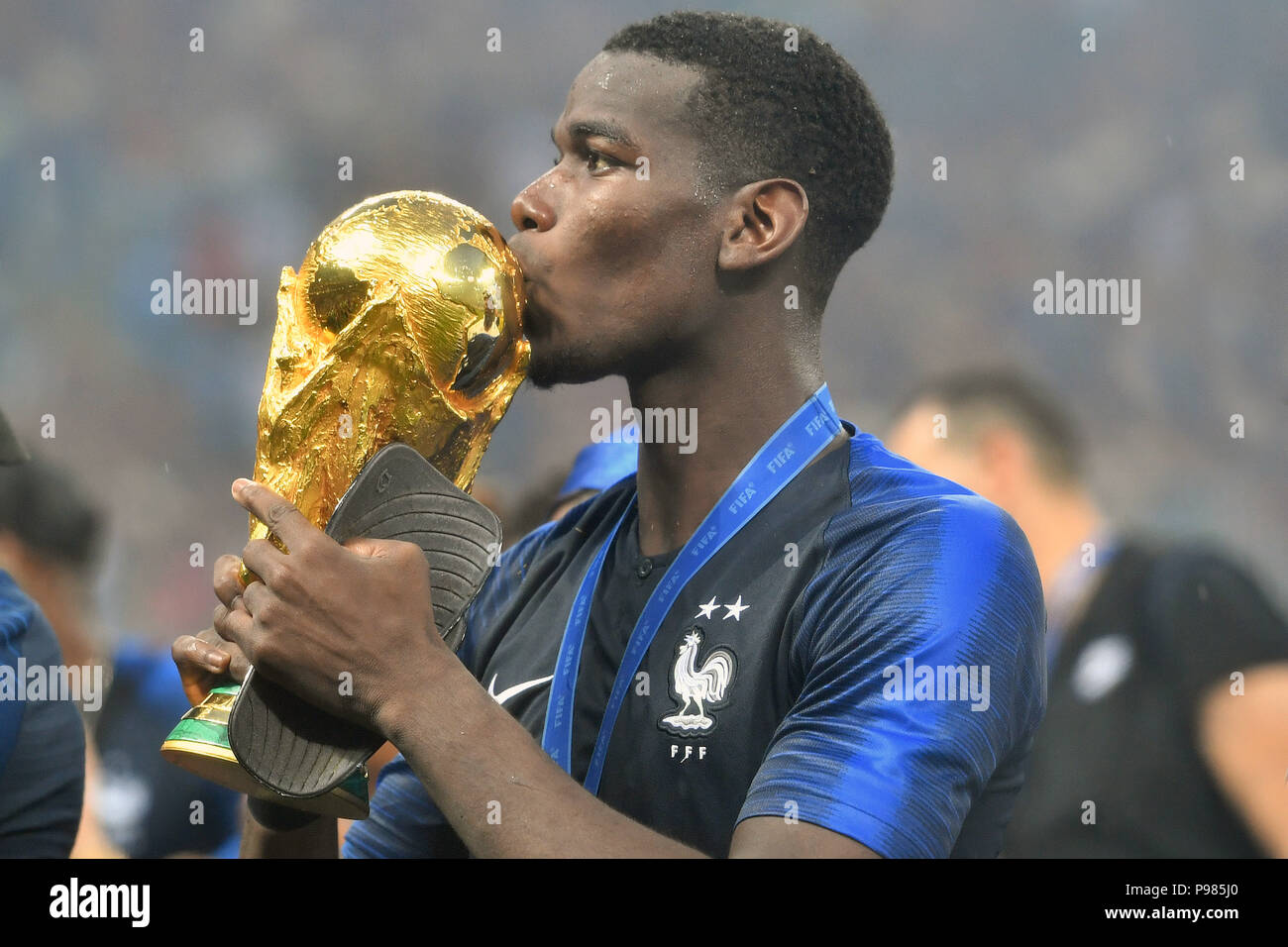 Moscow, Russland. 15th July, 2018. Paul POGBA (FRA) kisses the trophy, cup, trophy, award ceremony, victory ceremony, action, single image, single cut motive, half figure, half figure, France (FRA) - Croatia (CRO) 4-2, final, game 64, on 15.07 .2018 in Moscow; Luzhniki Stadium. Football World Cup 2018 in Russia from 14.06. - 15.07.2018. | usage worldwide Credit: dpa/Alamy Live News Stock Photo