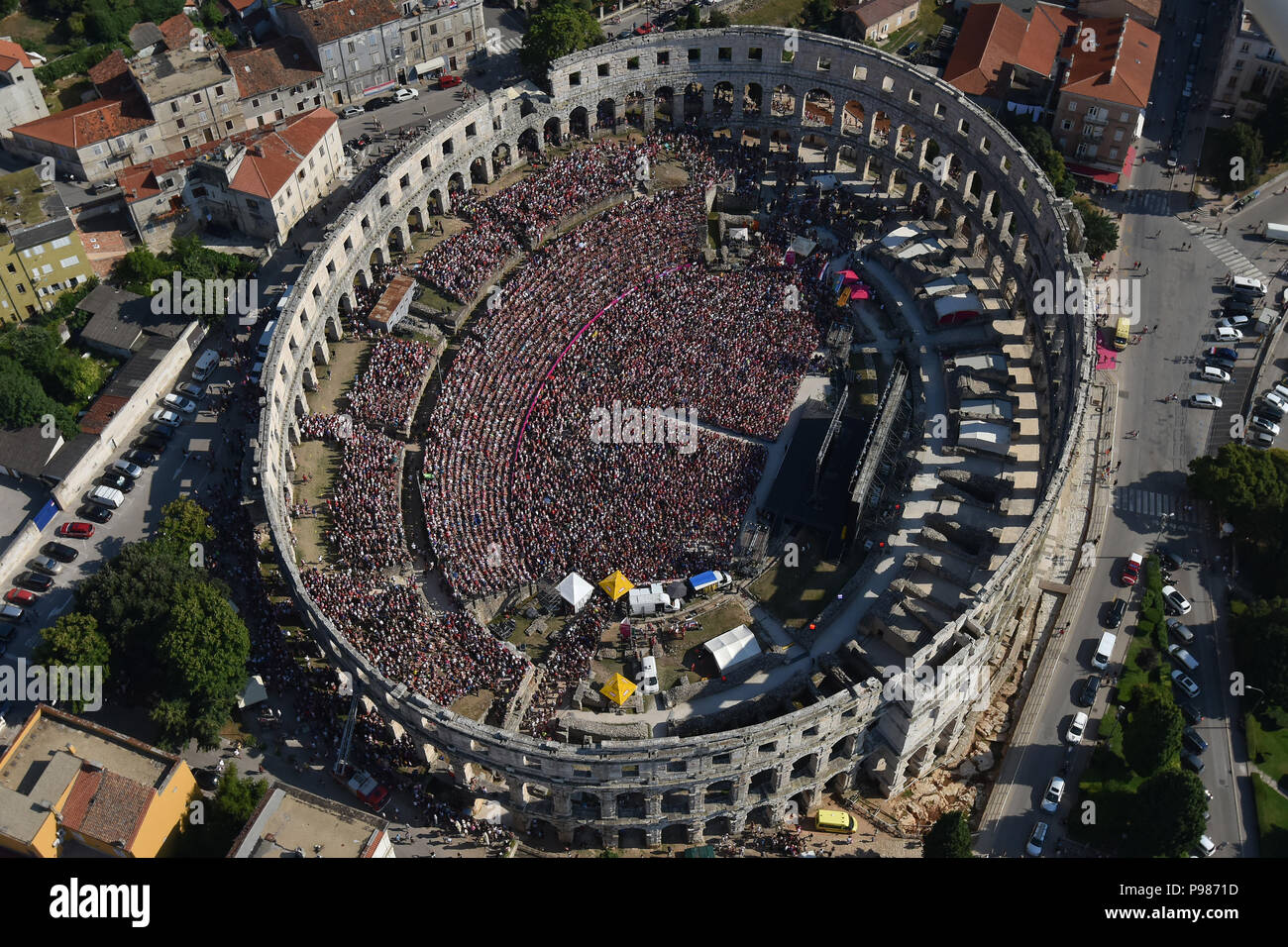 Pula. 15th July, 2018. Aerial photo taken on July 15, 2018 shows fans of Croatia watching the 2018 FIFA World Cup final match between Croatia and France at the ancient arena in Pula, Croatia. Croatia lost to France 2-4 and took the second place in World Cup. Credit: Dusko Marusic/Xinhua/Alamy Live News Stock Photo