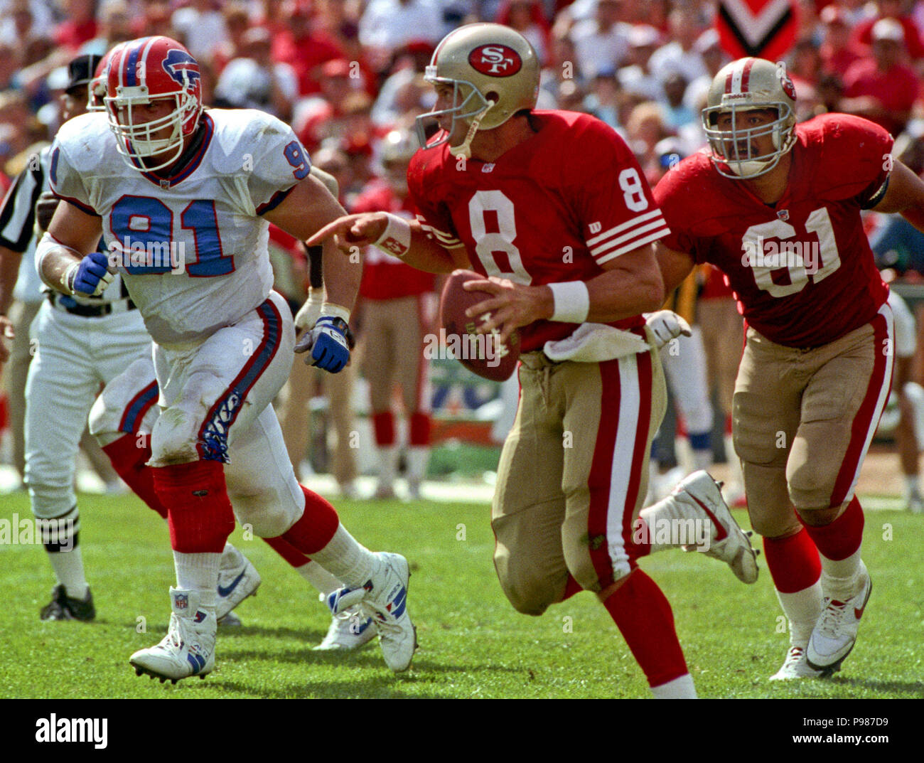 San Francisco, California, USA. 13th Sep, 1992. San Francisco 49ers vs.  Buffalo Bills at Candlestick Park Sunday, September 12, 1992. Bills beat  49ers 34-31. San Francisco 49ers quarterback Steve Young Credit: Al