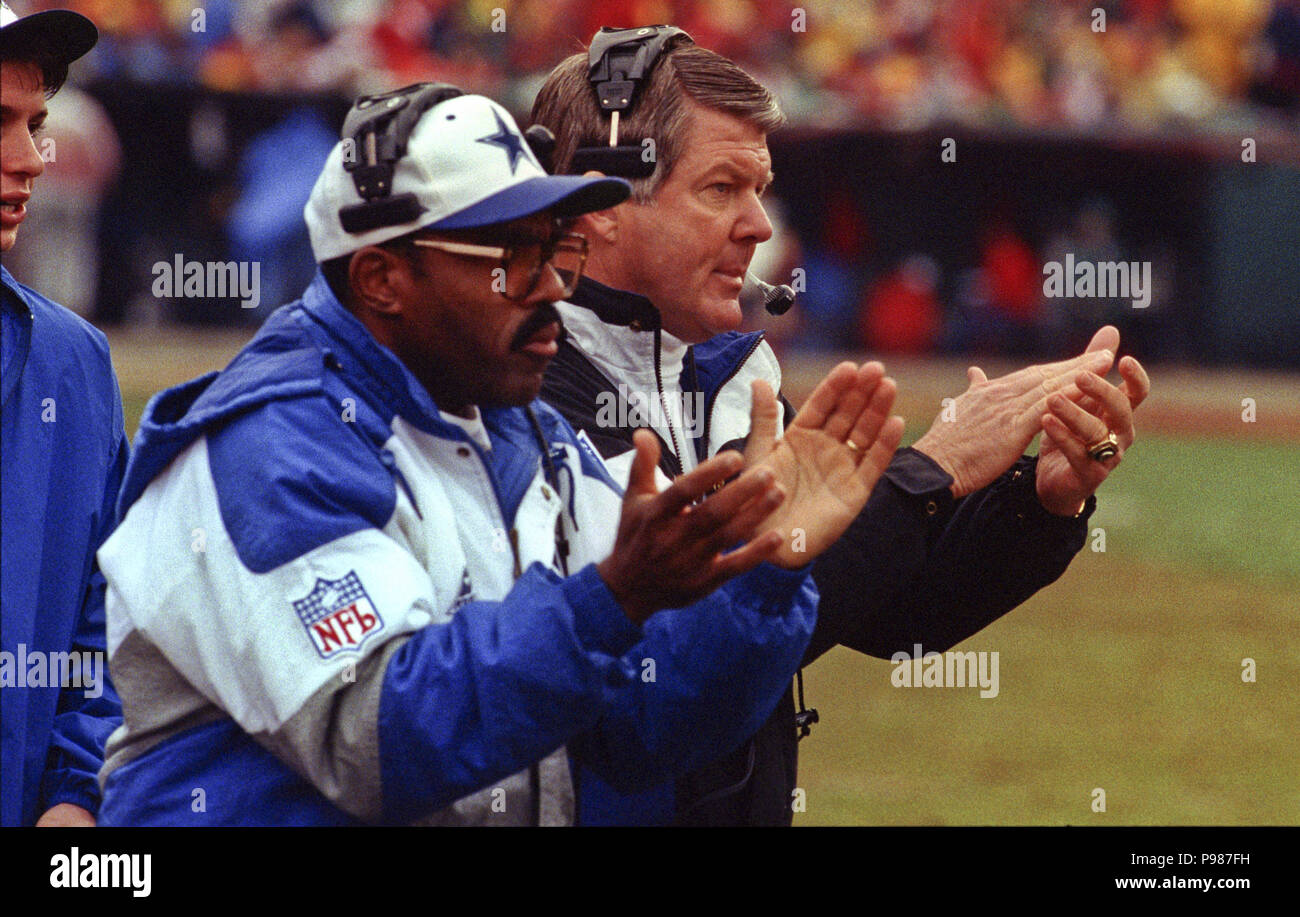 san-francisco-california-usa-17th-jan-1993-san-francisco-49ers-vs-dallas-cowboys-at-candlestick-park-sunday-january-171993-cowboys-beat-49ers-30-20-cowboys-head-coach-jimmy-johnson-credit-al-golubzuma-wirealamy-live-news-P987FH.jpg