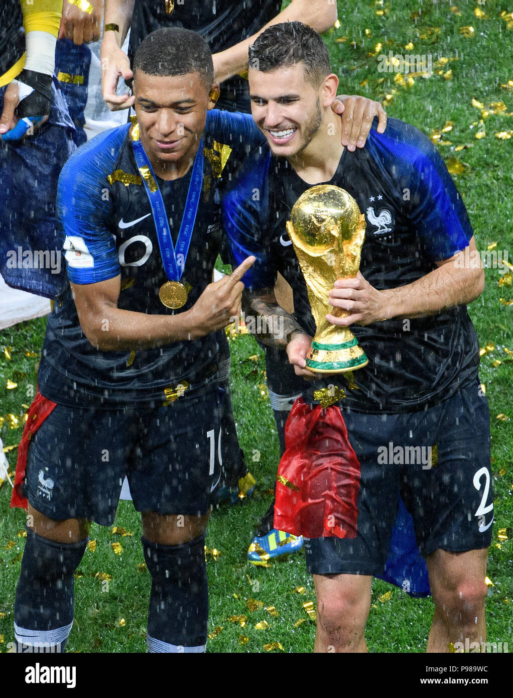 Moscow, Russland. 15th July, 2018. Presentation ceremony of the new World  Champion France: Kylian Mbappe (France) with the World Cup. GES/Football/World  Championship 2018 Russia, Final: France - Croatia, 15.07.2018  GES/Soccer/Football, Worldcup 2018