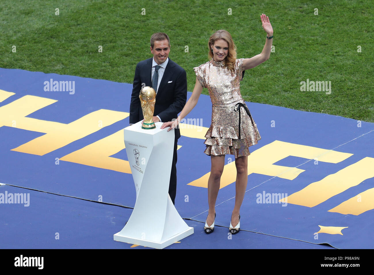 Luzhniki Stadium, Moscow, Russia. 15th July, 2018. FIFA World Cup Football Final, France versus Croatia; Philipp Lahm (World Champion 2014 Germany) presents the World Cup trophy Credit: Action Plus Sports/Alamy Live News