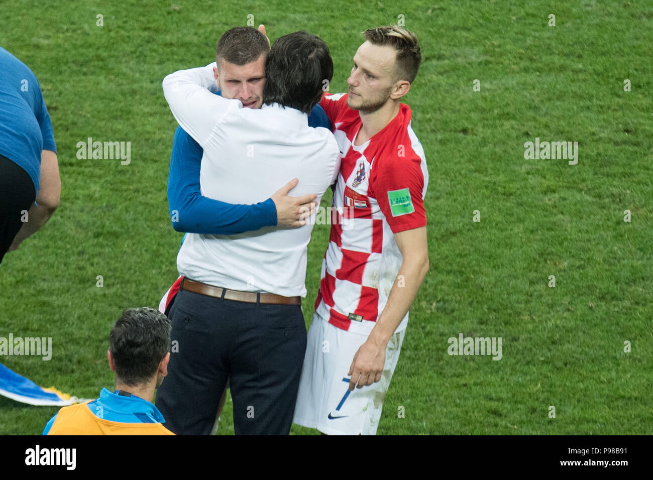 Moscow, Russland. 16th July, 2018. Ante REBIC (left, CRO), Zlatko DALIC (mi., Coach, CRO) and Ivan RAKITIC (CRO) are disappointed, disappointed, disappointed, disappointed, sad, frustrated, frustrated, late, half figure, half figure, weeping, crying, France (FRA) - Croatia (CRO) 4: 2, Final, Game 64, on 15.07.2018 in Moscow; Football World Cup 2018 in Russia from 14.06. - 15.07.2018. | Usage worldwide Credit: dpa/Alamy Live News Stock Photo