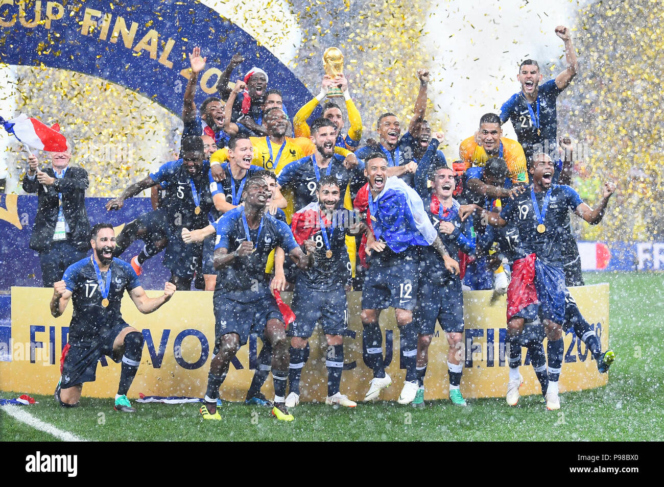 Moscow, Russland. 15th July, 2018. Winning ceremony: Goalkeeper Hugo Lloris (France, h.) Blows up the World Cup trophy in the pouring rain. GES/Football/World Championship 2018 Russia, Final: France- Croatia, 15.07.2018 GES/Soccer/Football, World Cup 2018 Russia, Final: France vs. Croatia, Moscow, July 15, 2018 | usage worldwide Credit: dpa/Alamy Live News Stock Photo