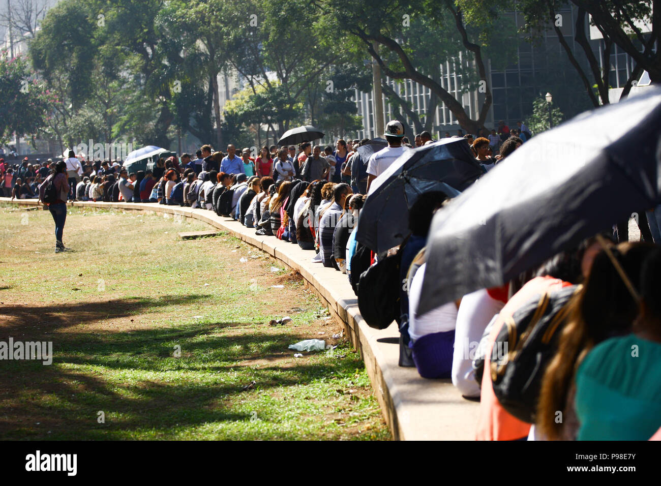 SÃO PAULO, SP - 16.07.2018: MUTIRÃO DE EMPREGOS EM SÃO PAULO - Thousands of people are due to apply for a job, among the 1800 offered in the area of ??commerce. The mutirão happens in the Trade Union of São Paulo. (Photo: Aloisio Mauricio/Fotoarena) Stock Photo