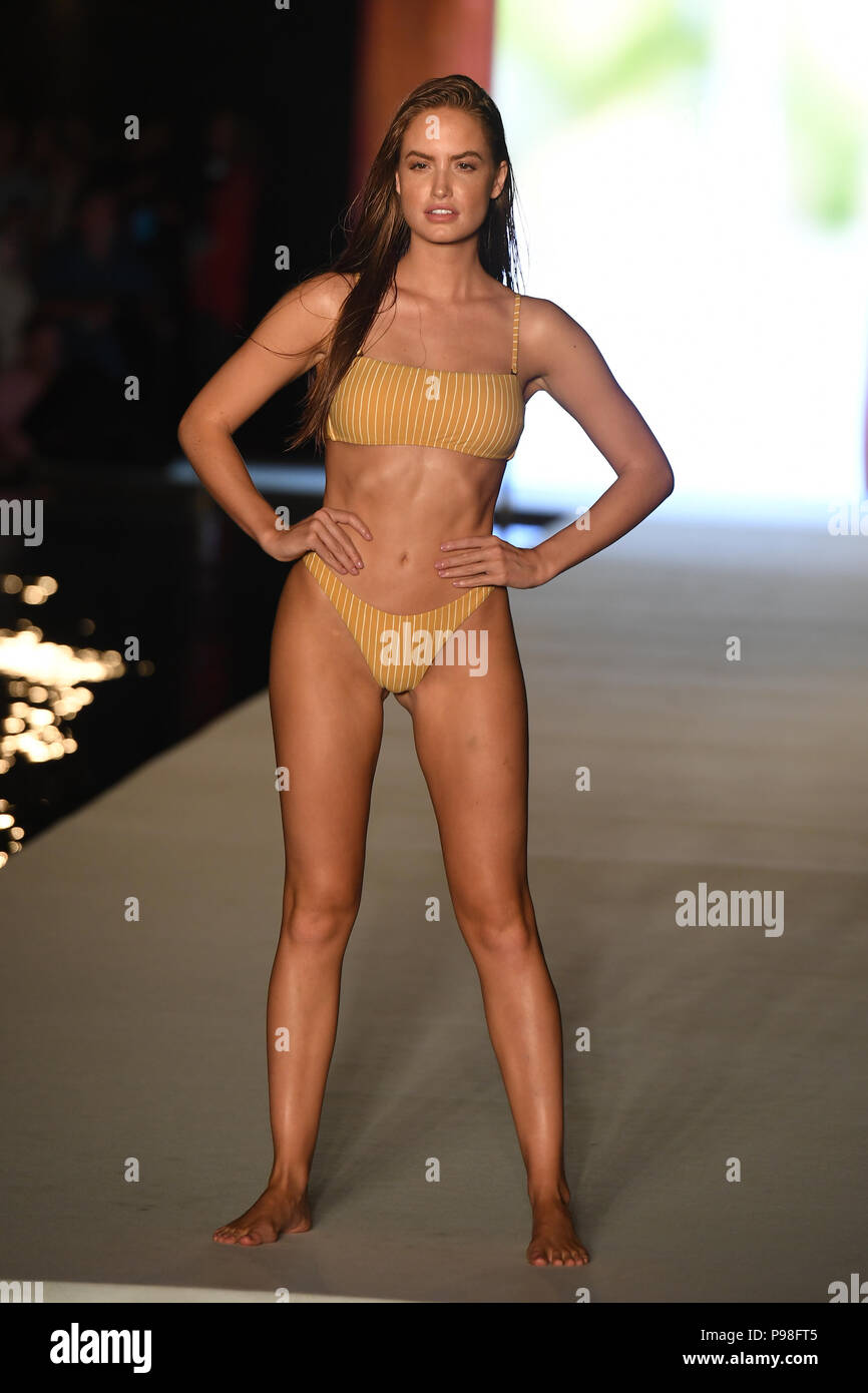 Page 2 - Swimsuit Show High Resolution Stock Photography and Images - Alamy