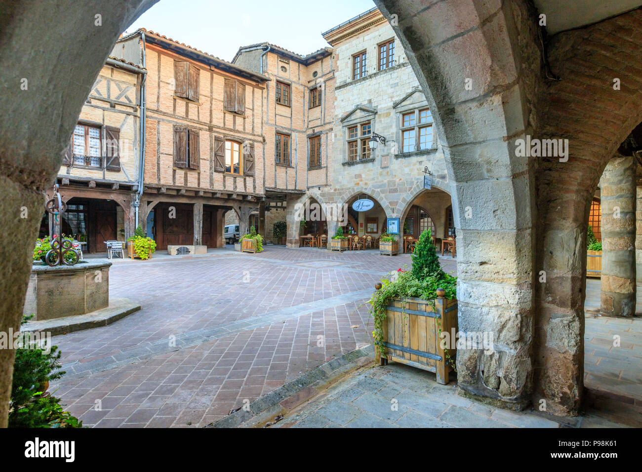 France, Tarn, Castelnau de Montmiral, labelled Les Plus Beaux Villages de France (The Most Beautiful Villages of France), medieval market square calle Stock Photo