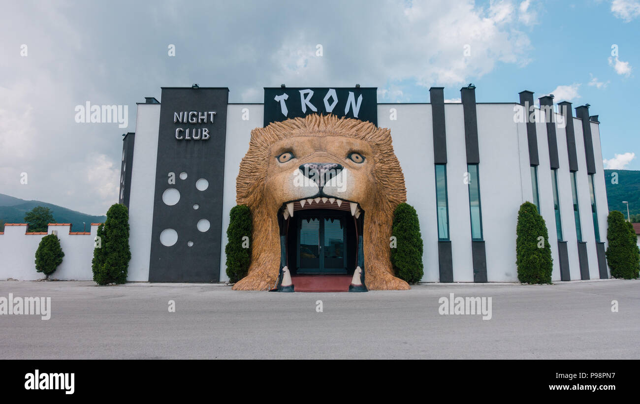 A giant lion head serves as the entrance to Tron night club on the outskirts of Travnik, Bosnia and Herzegovina Stock Photo