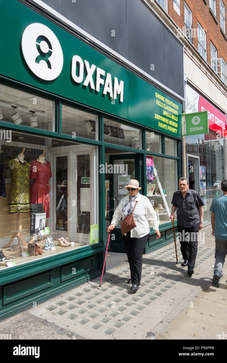 Shopping on high street kensington hires stock photography and images