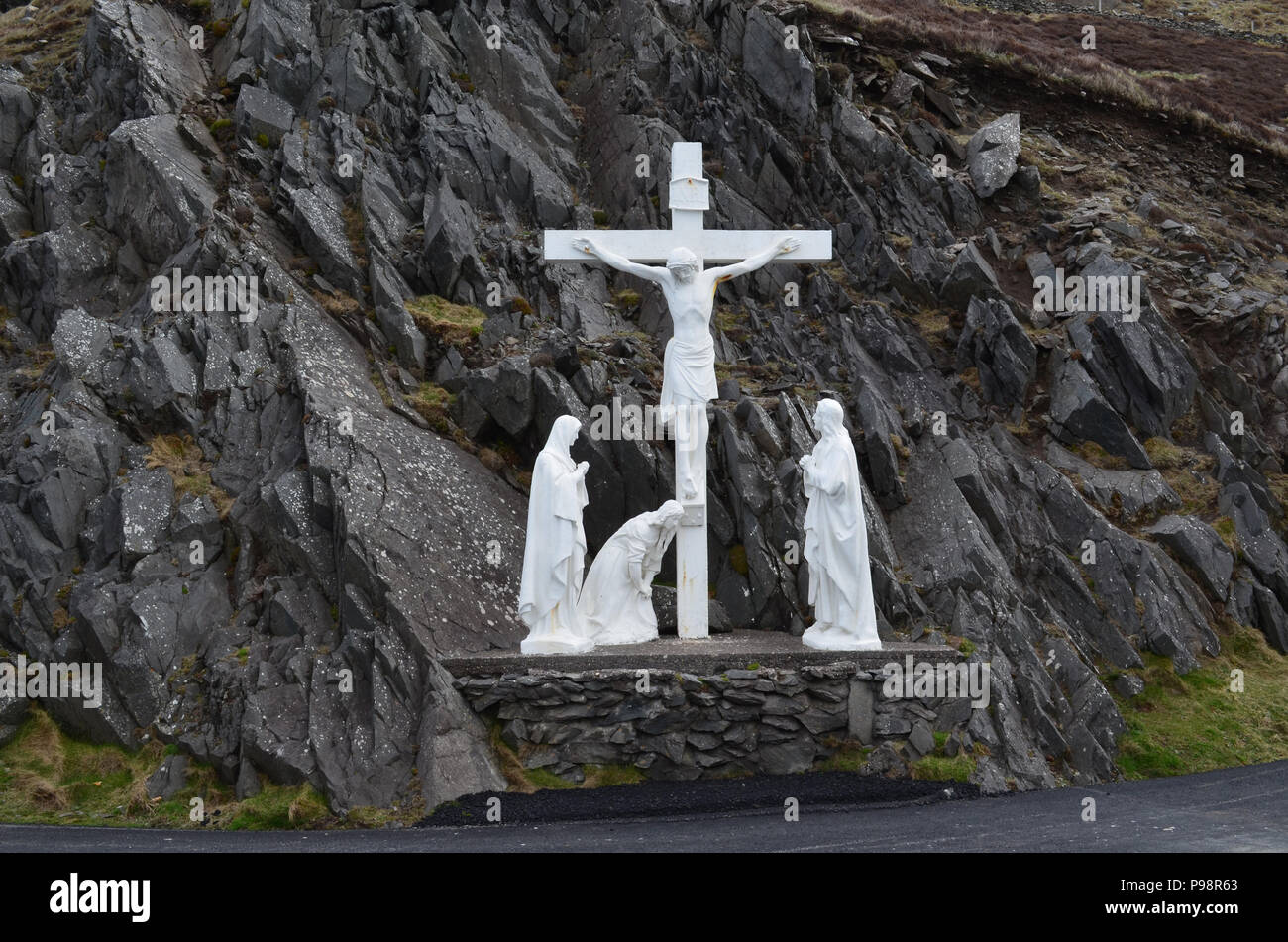 Beautiful white cross in Ireland off a country side road Stock Photo