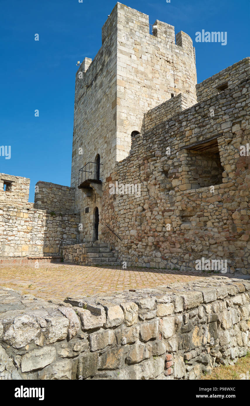 Old tower stone fortress hi-res stock photography and images - Alamy