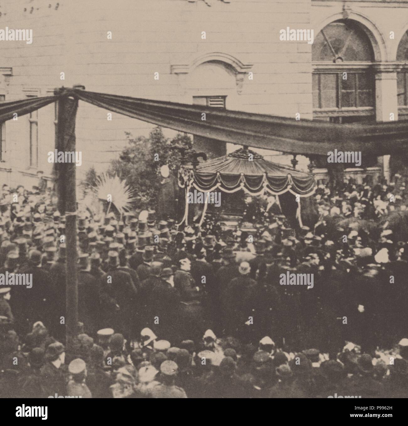 Richard Wagner 's funeral procession in Bayreuth, 1883. Inlaid