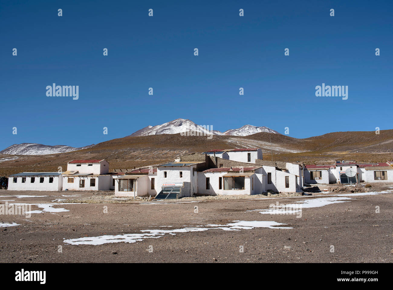 The wintery landscape of Laguna Cañapa (Cañapa salt lake) and its small group of white houses. Potosí Department, Bolivia. Stock Photo