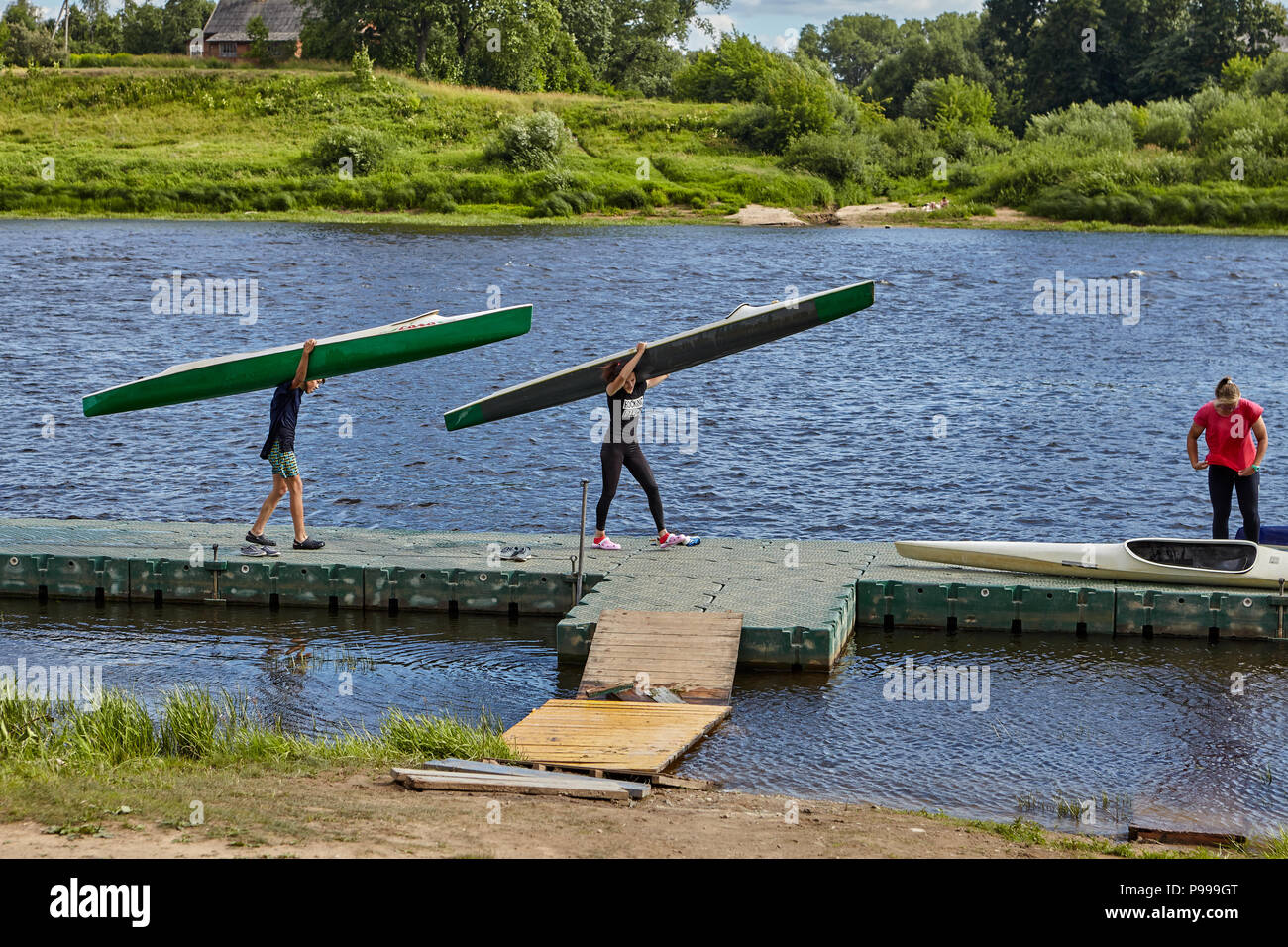 Polotsk, Belarus - July 6, 2018: Young sportsmen finished training in rowing on kayaks and canoes that took place on river Zapadnaya Dvina. Stock Photo