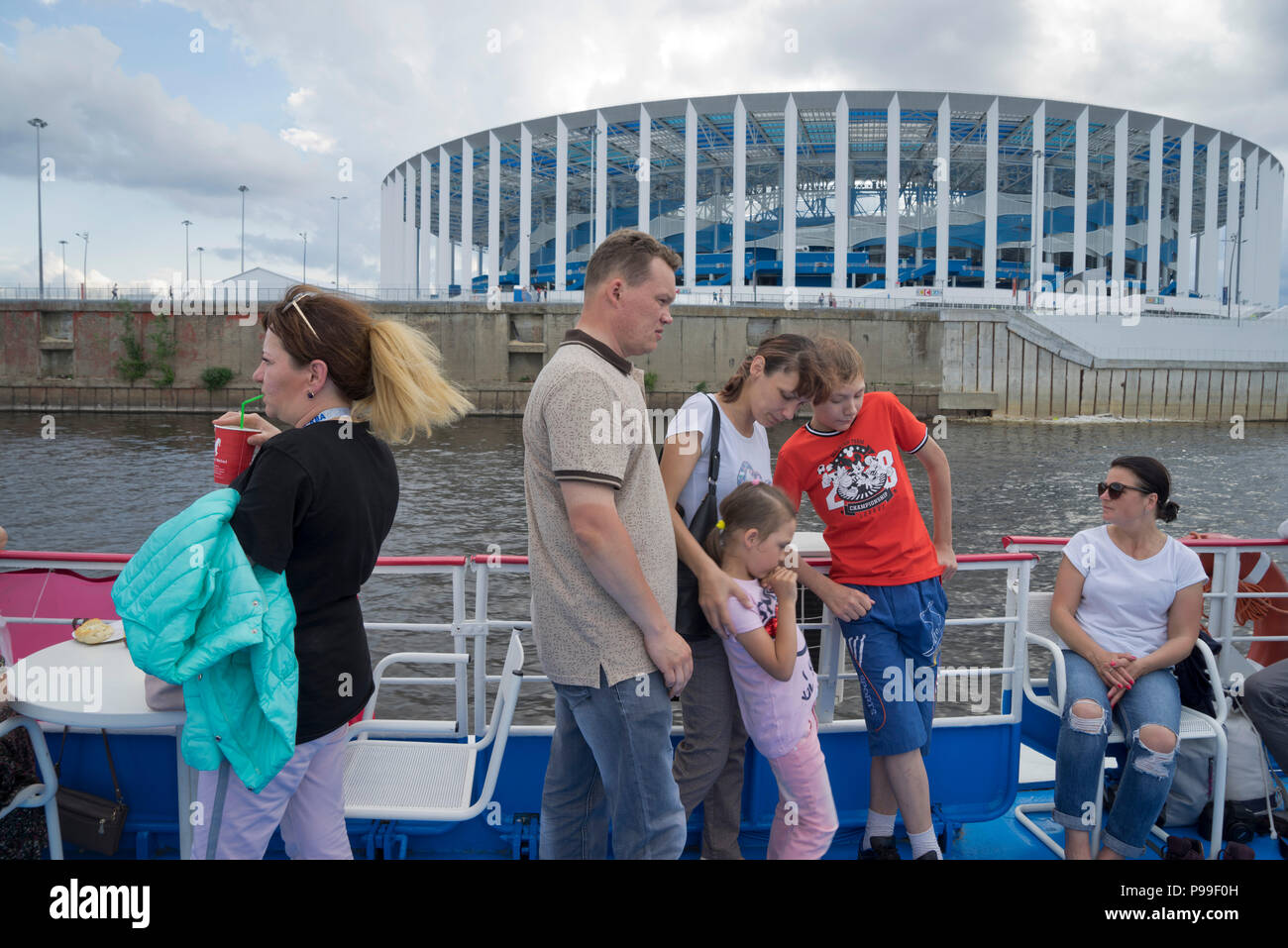 Page 11 - People volga river High 