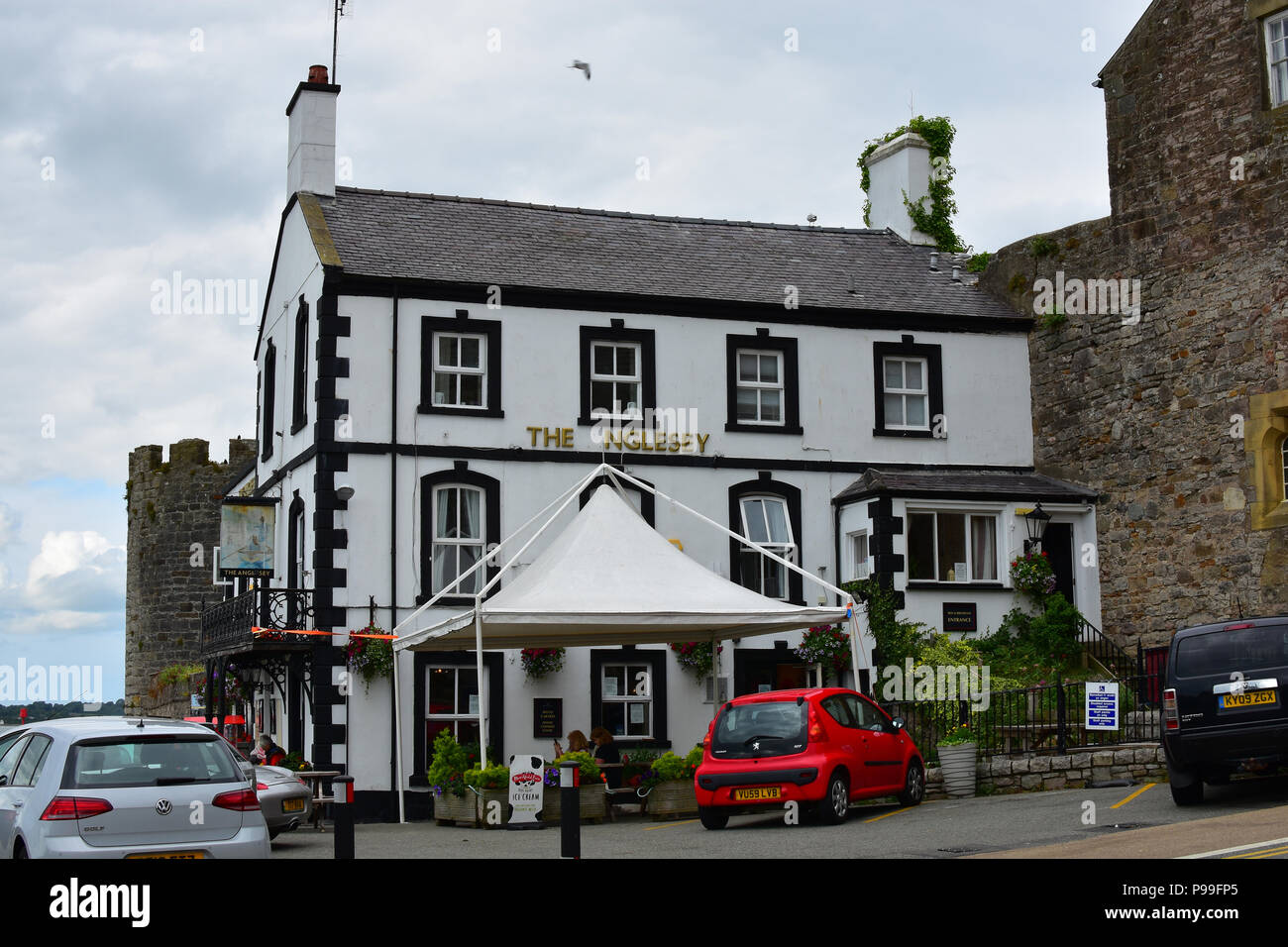 Caernarfon castle anglesey hires stock photography and images Alamy