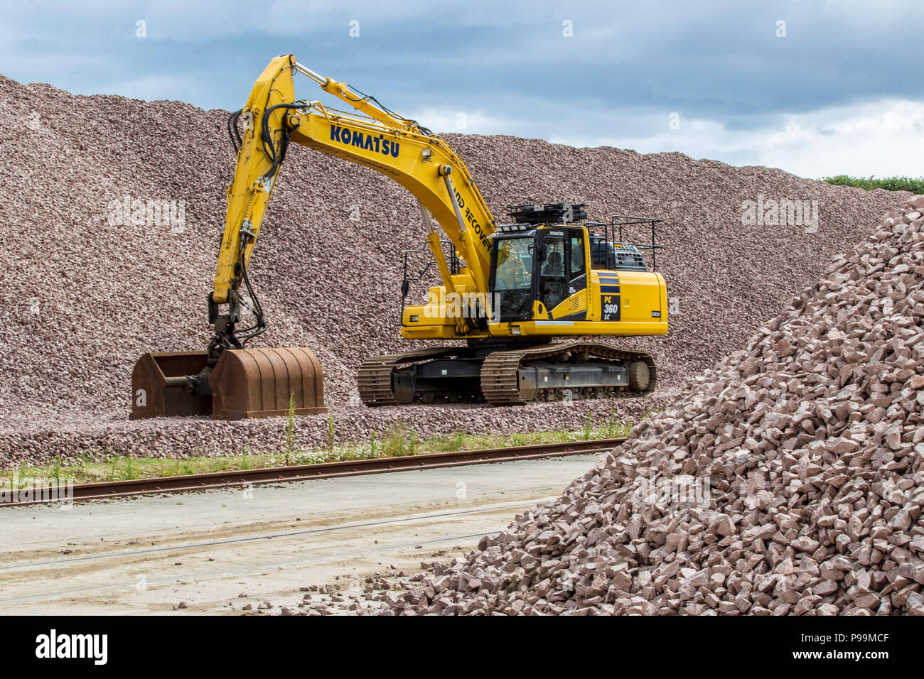Gravel ballast hires stock photography and images Alamy