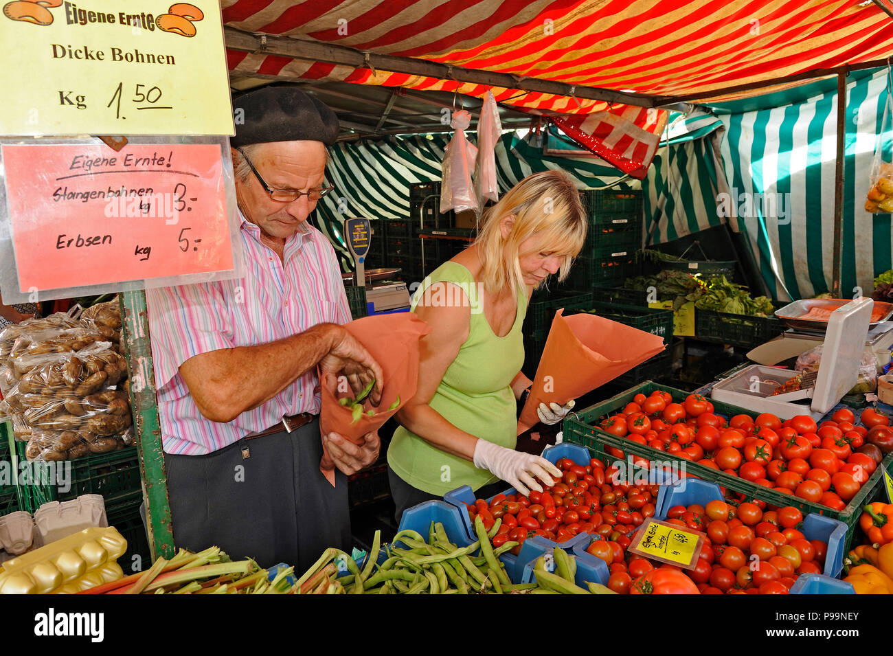 Germany, North Rhine-Westphalia weekly market in Essen Stock Photo