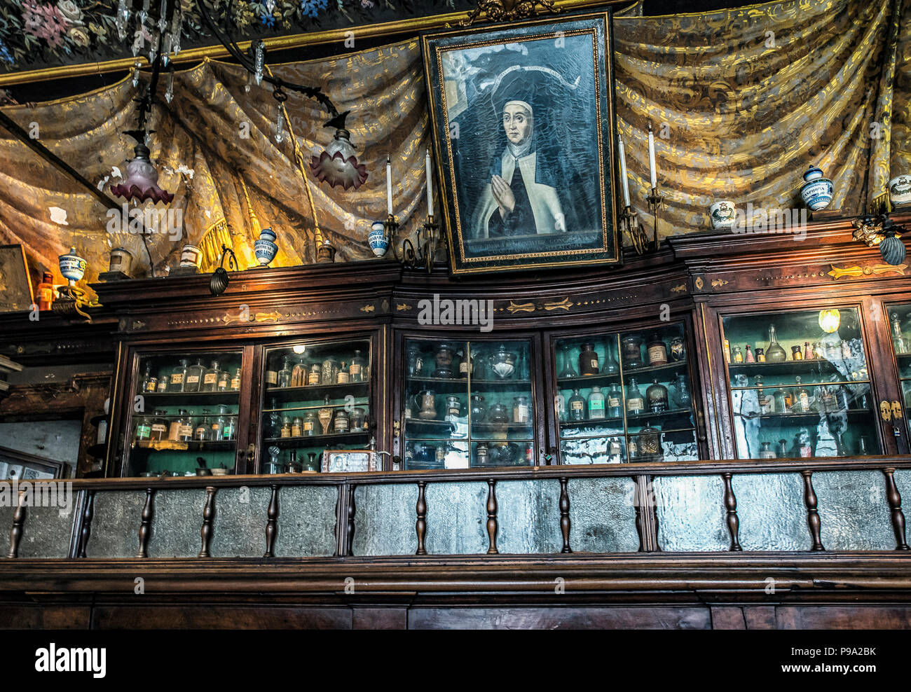 Cabinets and furnishings behind the desk of the pharmacist of the old Pharmacy and Apothecary 'Farmacia di S. Maria della Scala' in Piazza della Scala in Trastevere quarter, Rome, Italy Stock Photo