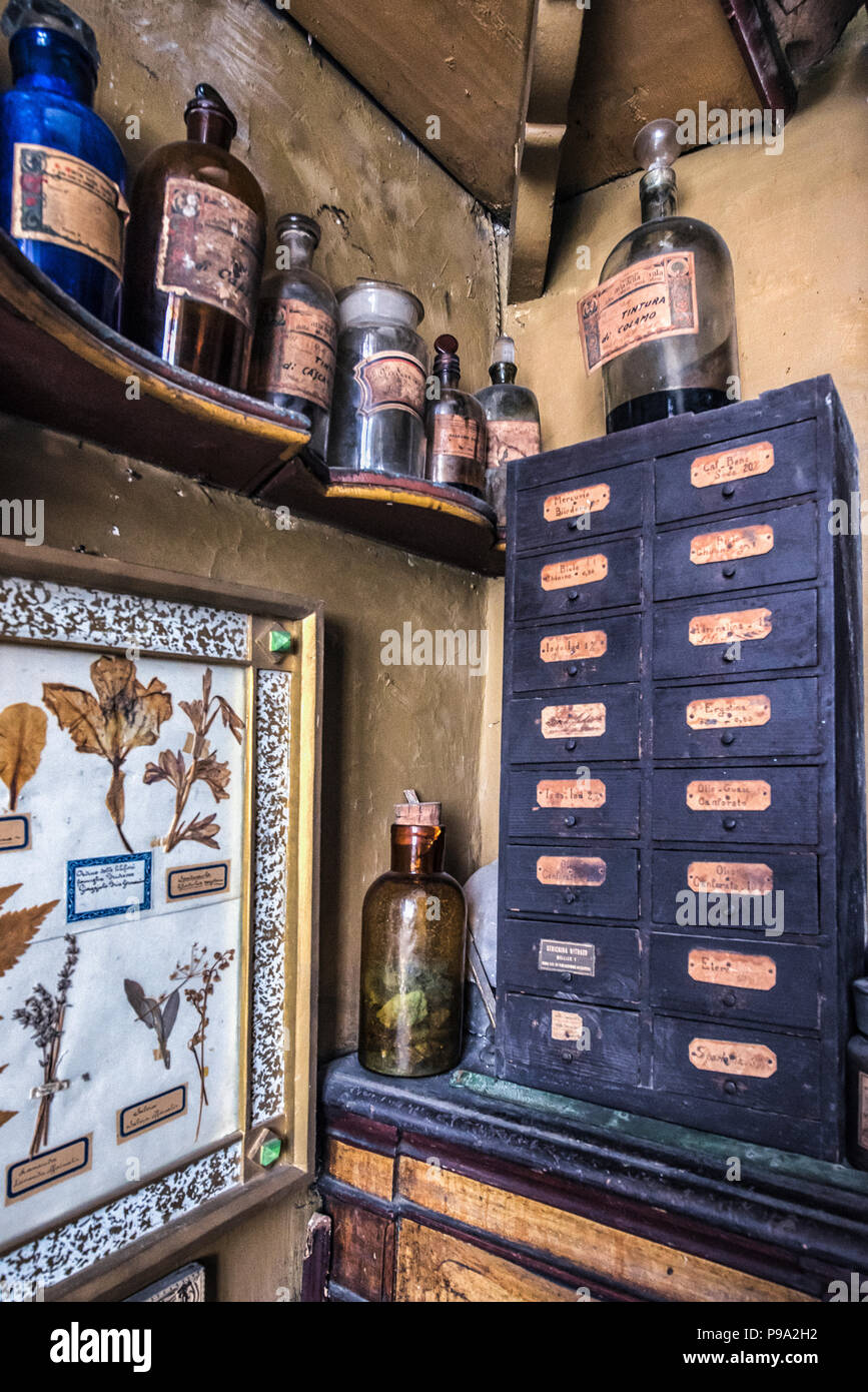 A corner of the back room of the main hall of the old Pharmacy and Apothecary 'Farmacia di S. Maria della Scala' in Piazza della Scala in Trastevere quarter, Rome, Italy Stock Photo