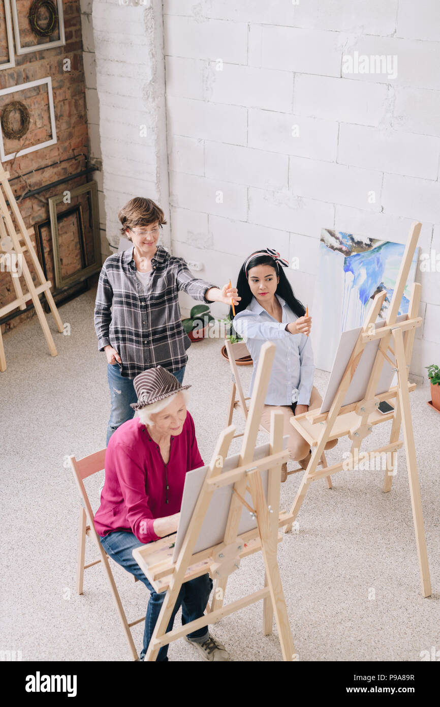 Elderly people art class hires stock photography and images Alamy