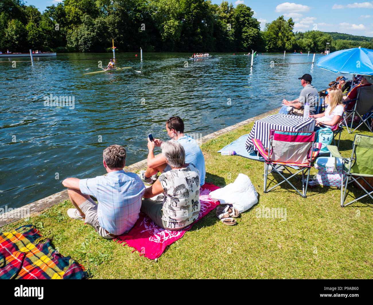 Spectators, Watching, Rowing, Racing, Regatta, Henley-on-Thames, Oxfordshire, England, UK, GB. Stock Photo