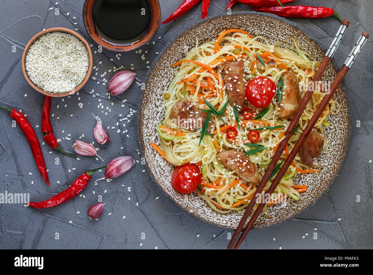 Stir fried noodle with chicken, vegetable (carrot, tomato, zucchini, garlic, red pepper, green