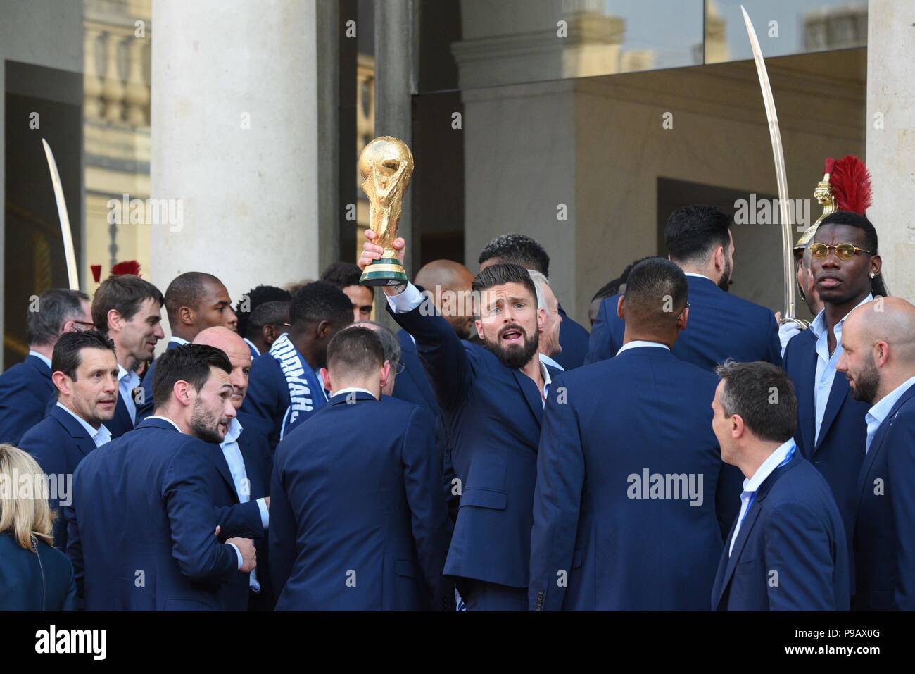 Paris, France. 16th July 2018. French footballer Olivier Giroud holds the World Cup trophy at the presidential Elysee palace in the wake of France's World Cup victory. Olivier Giroud avec la Coupe du Monde sur le perron de l'Elysee. *** FRANCE OUT / NO SALES TO FRENCH MEDIA *** Credit: Idealink Photography/Alamy Live News Stock Photo