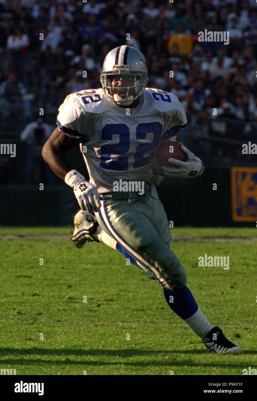 Oakland, California, USA. 19th Nov, 1995. Oakland Raiders vs. Dallas Cowboys at Oakland Alameda County Coliseum Sunday, November 19, 1995. Cowboys beat Raiders 34-21. Dallas Cowboys running back Emmitt Smith Credit: Al Golub/ZUMA Wire/Alamy Live News Stock Photo