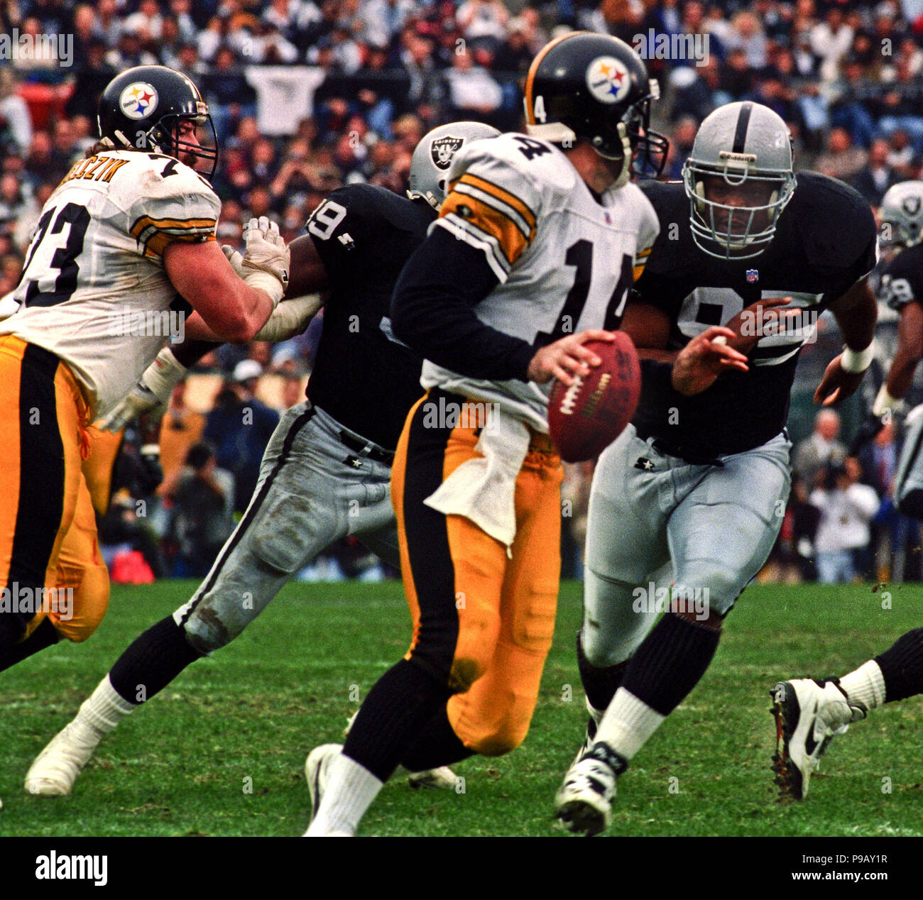 Oakland, California, USA. 10th Dec, 1995. Oakland Raiders vs