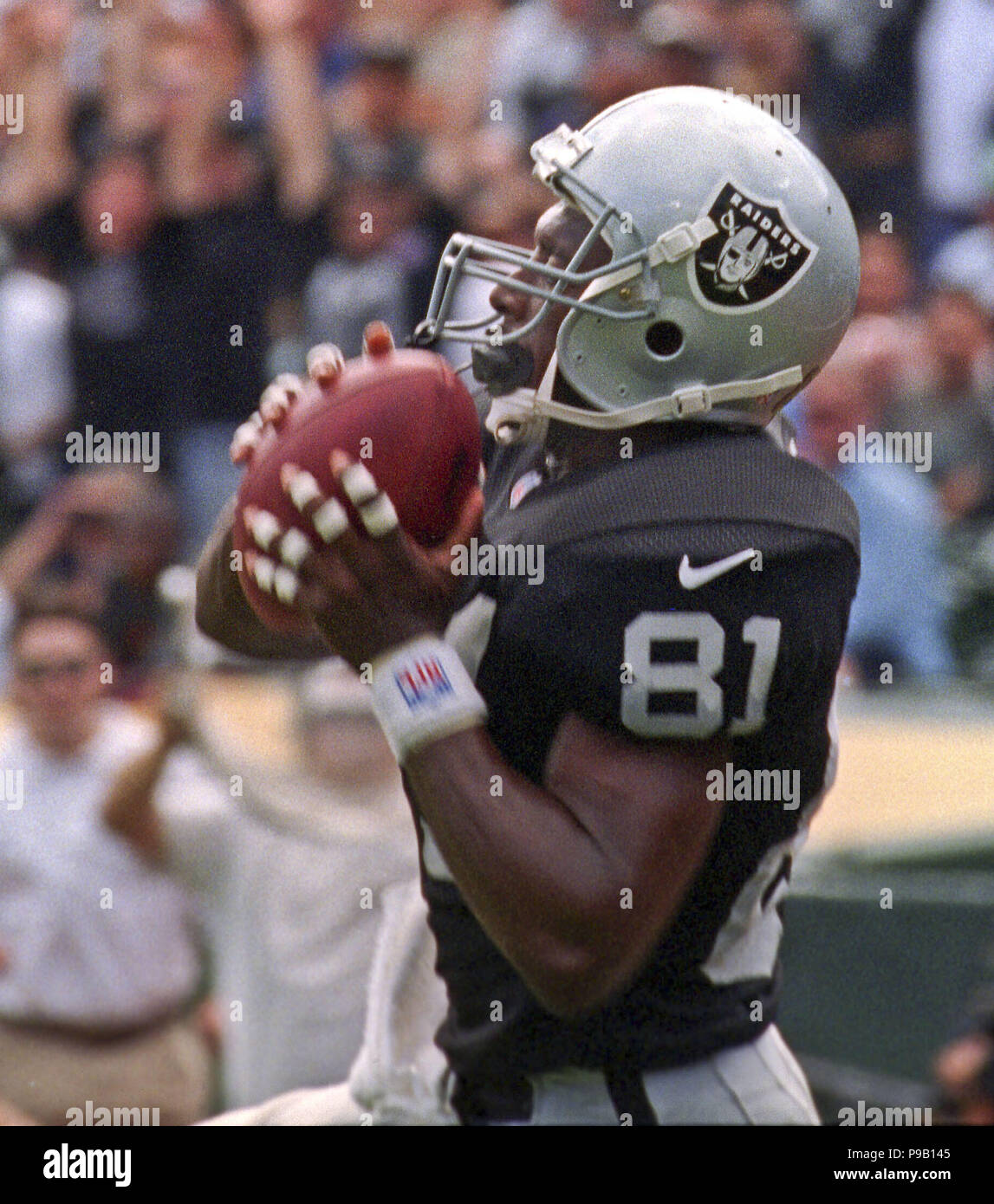 Oakland, California, USA. 15th Sep, 1996. Oakland Raiders vs. Jacksonville  Jaguars at Oakland Alameda County Coliseum Sunday, September 15, 1996.  Raiders beat Jaguars 17-3. Oakland Raiders running back Harvey Williams  Credit: Al