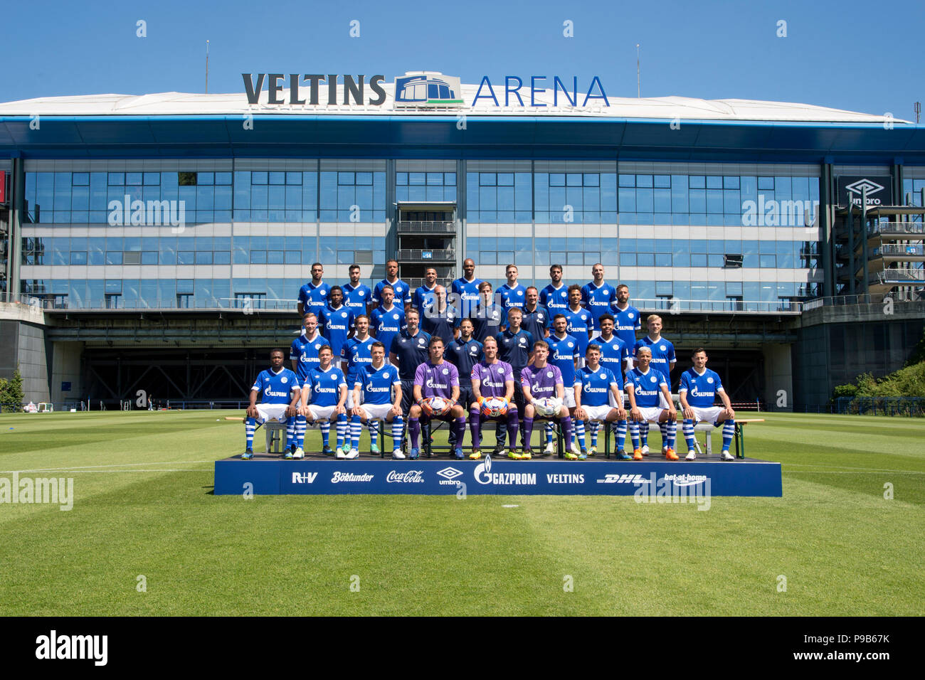 FC Schalke 04 presents his team, top row from left to right: Back row (left  to right): Nabil BENTALEB, Suat SERDAR, Franco DI SANTO, Omar MASCARELL,  NALDO, Bastian OCZIPKA, Pablo INSUA, Matija