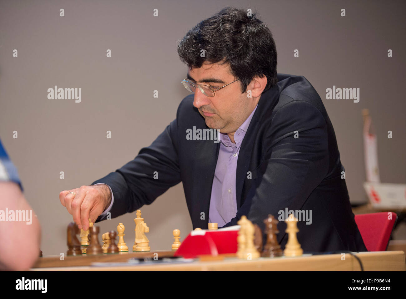 VLADIMIR KRAMNIK ANNOUNCED HIS RETIREMENT AS A PROFESSIONAL CHESS PLAYER –  European Chess Union