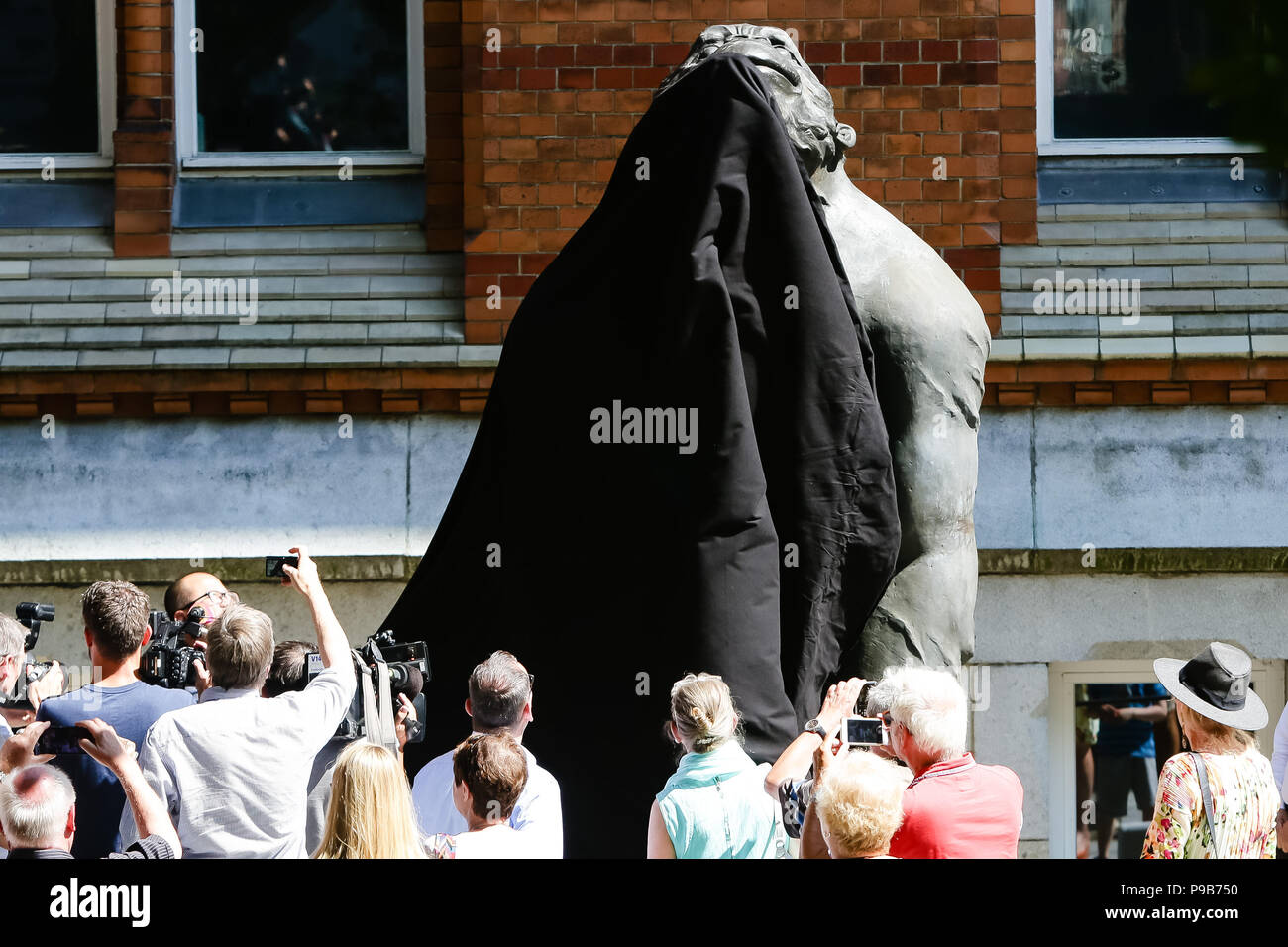 Kiel Germany 17th July 18 One Of Ten Giant Gorillas Is Being Unveiled Outside The State Parliament Of Schleswig Holstein The Bronze Statues Were Created By The Chinese Artist Liu Ruowang Credit Frank