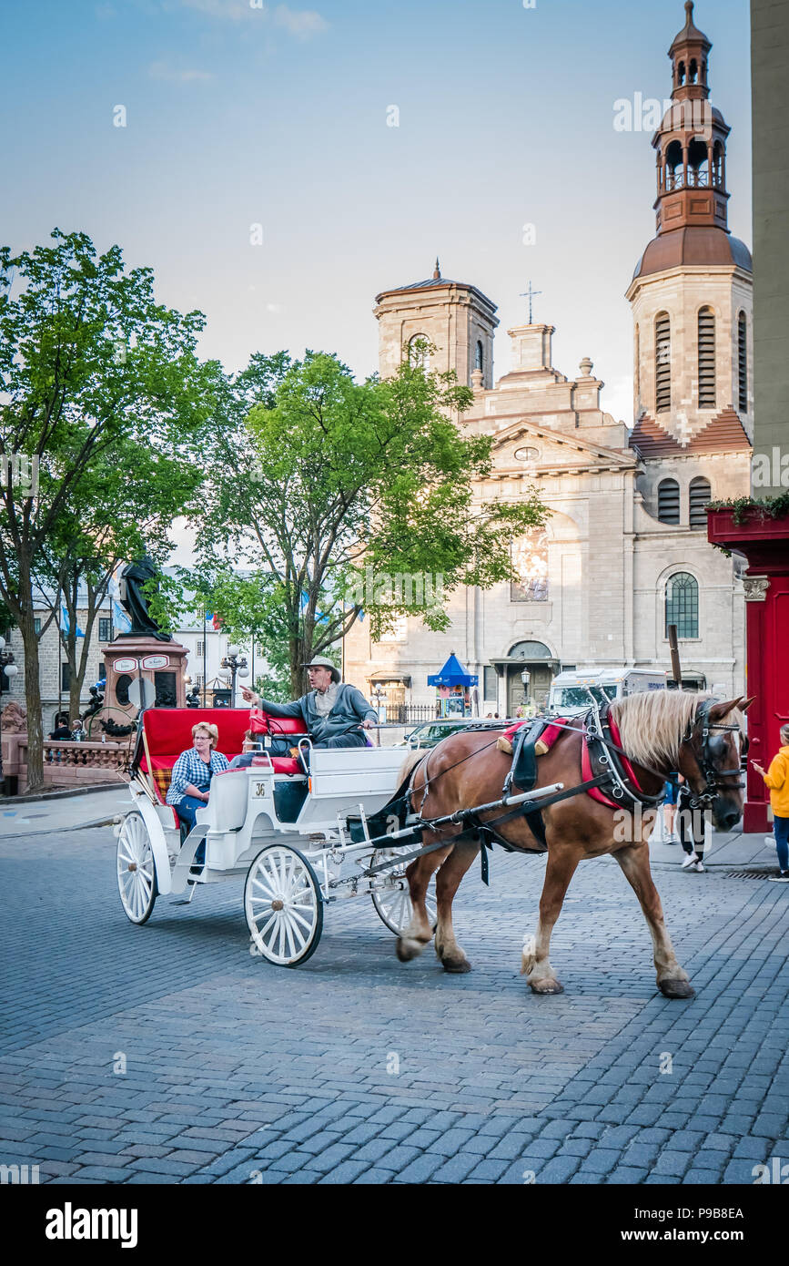 horse carriage ride quebec city Stock Photo Alamy
